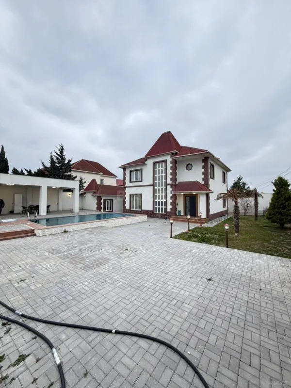 Satılır 7 otaqlı həyət evi 250 m²