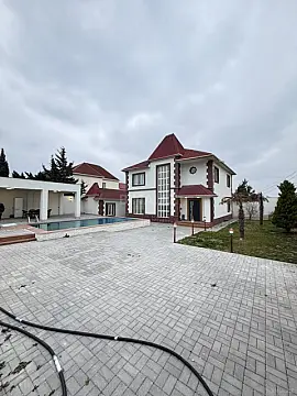 Satılır 7 otaqlı həyət evi 250 m²