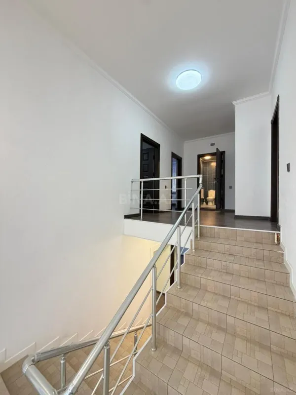 Satılır 7 otaqlı həyət evi 250 m²