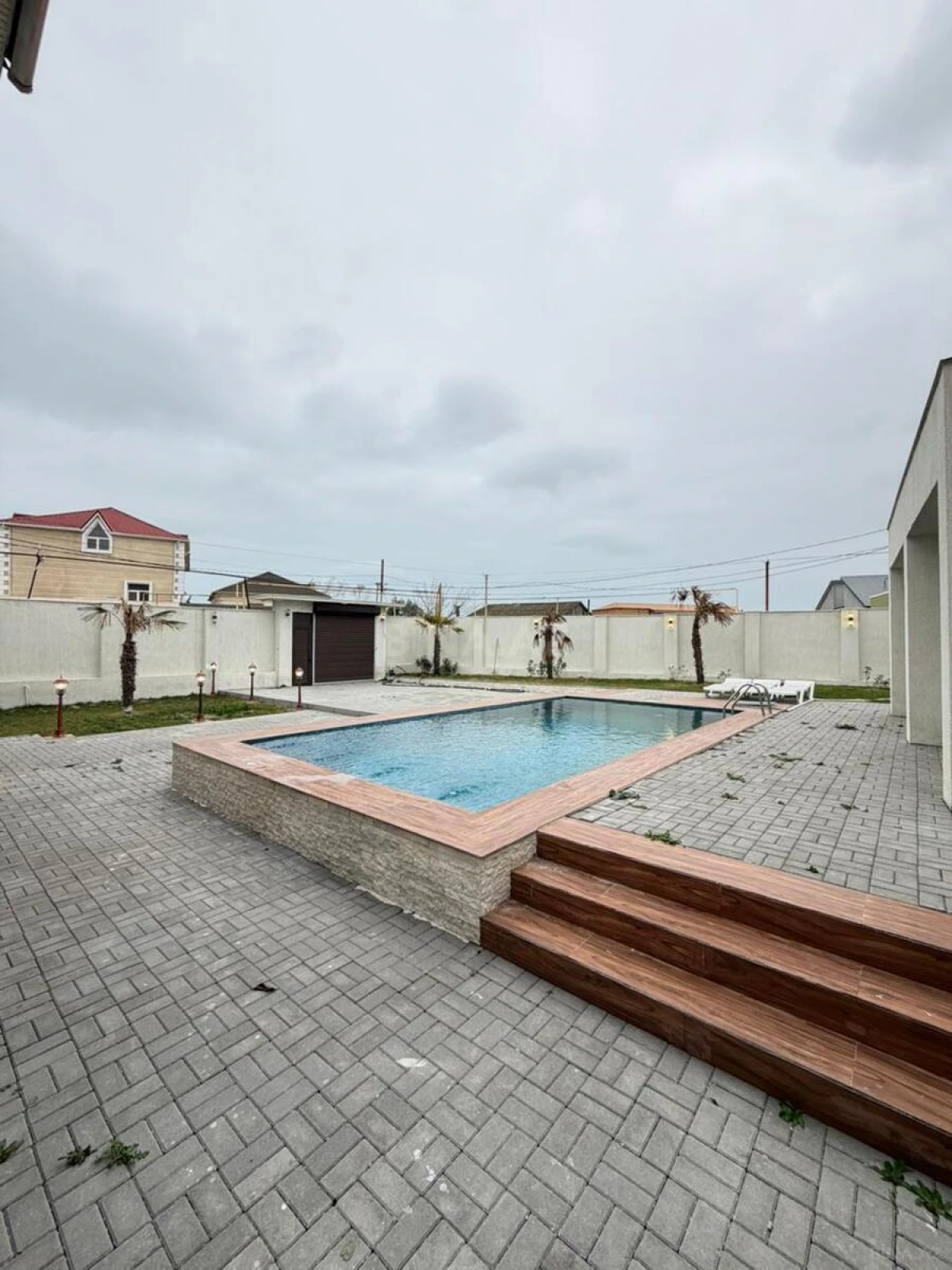 Satılır 7 otaqlı həyət evi 250 m²