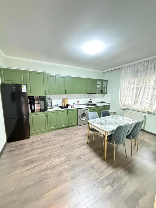 Satılır 7 otaqlı həyət evi 250 m²