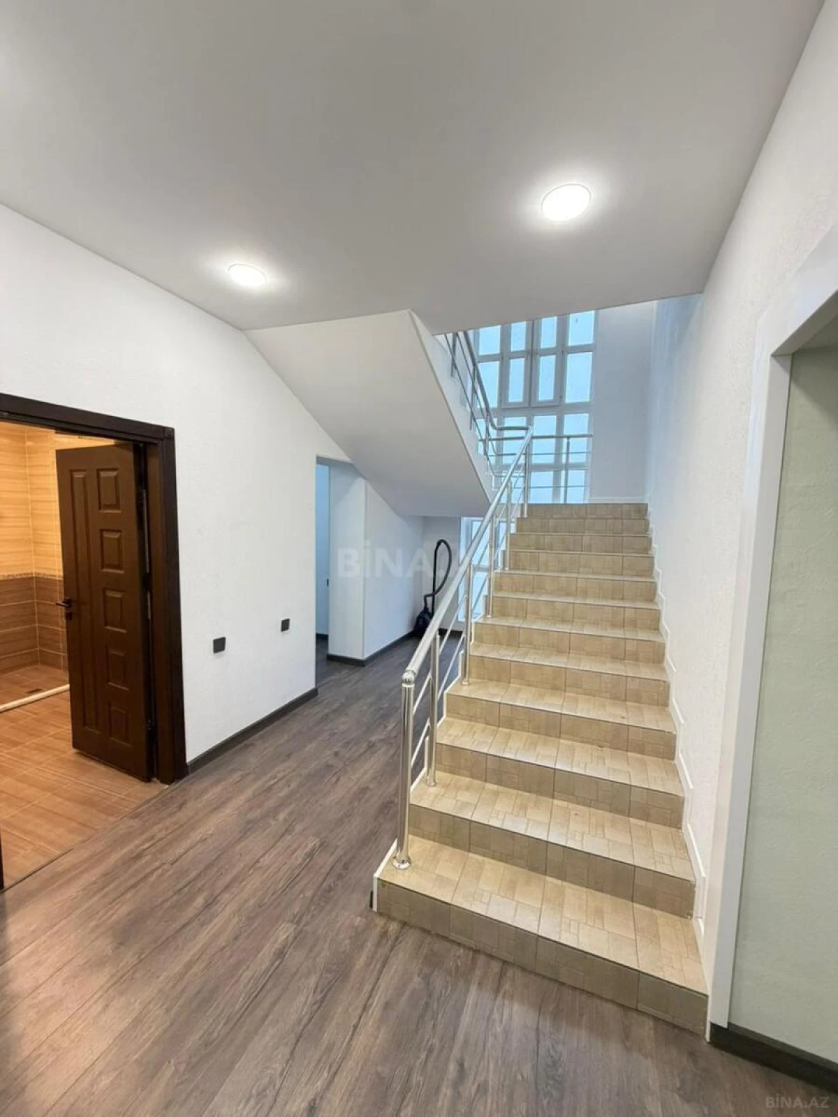 Satılır 7 otaqlı həyət evi 250 m²