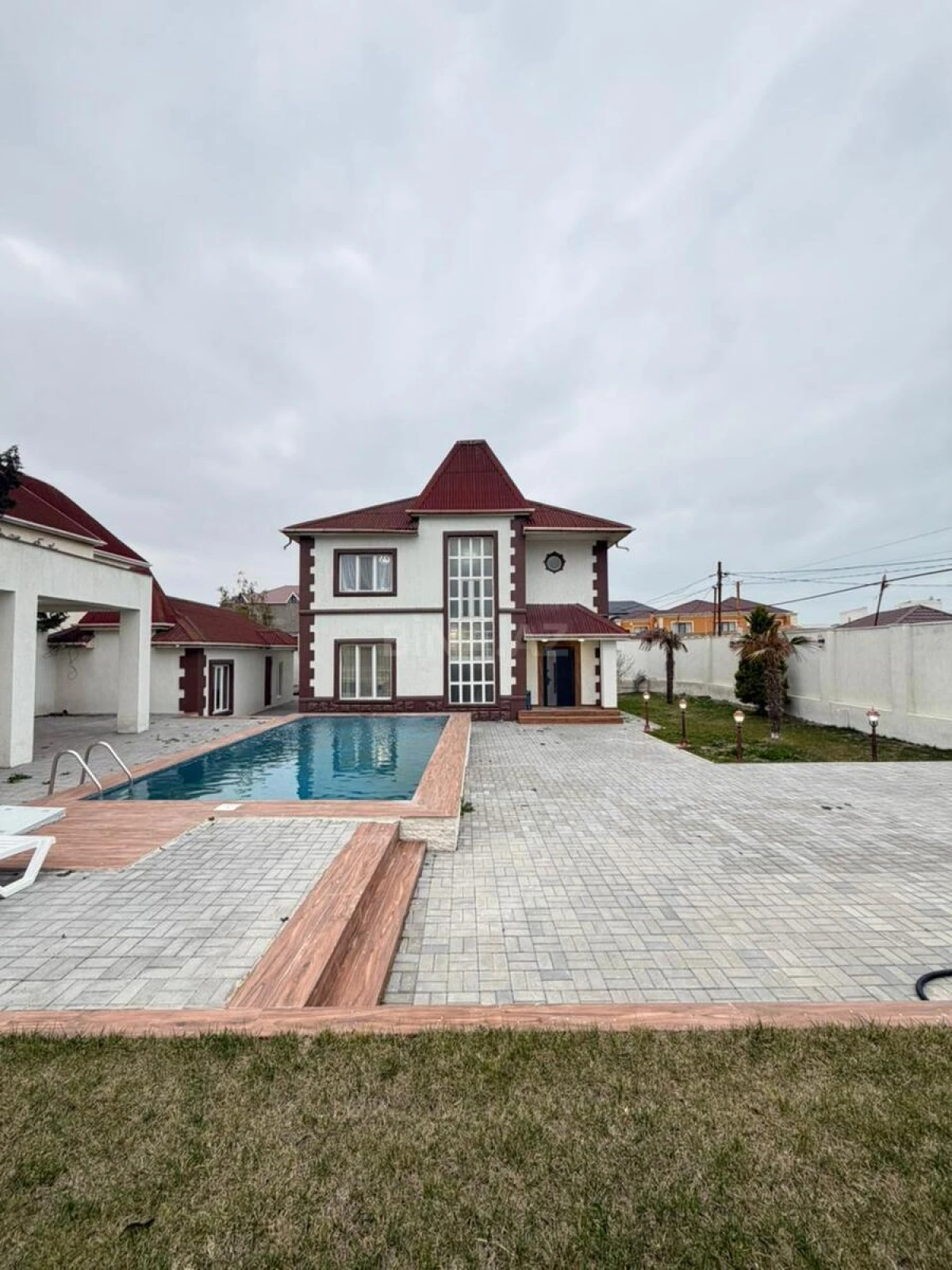 Satılır 7 otaqlı həyət evi 250 m²