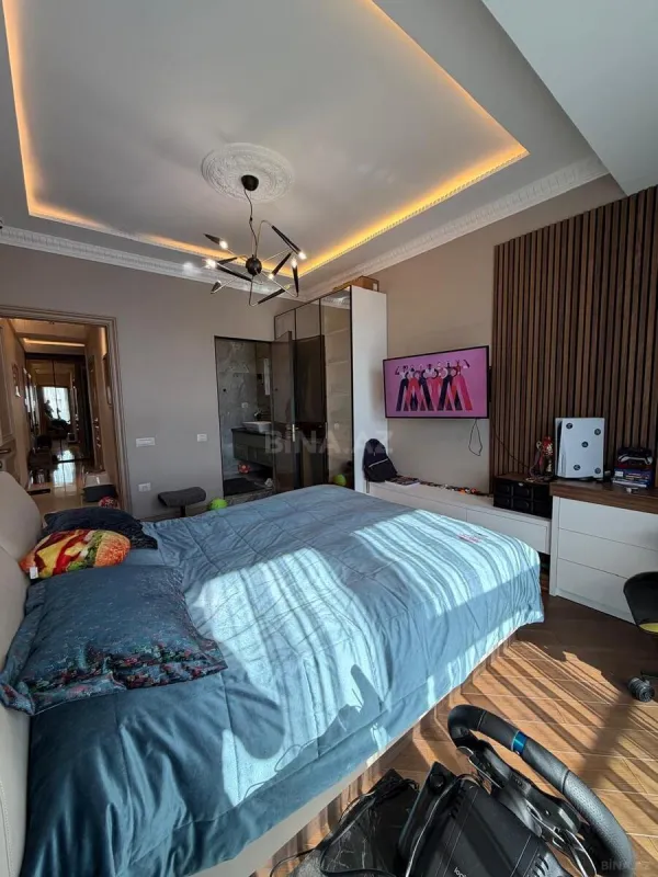 Satılır 5 otaqlı mənzil 321 m²