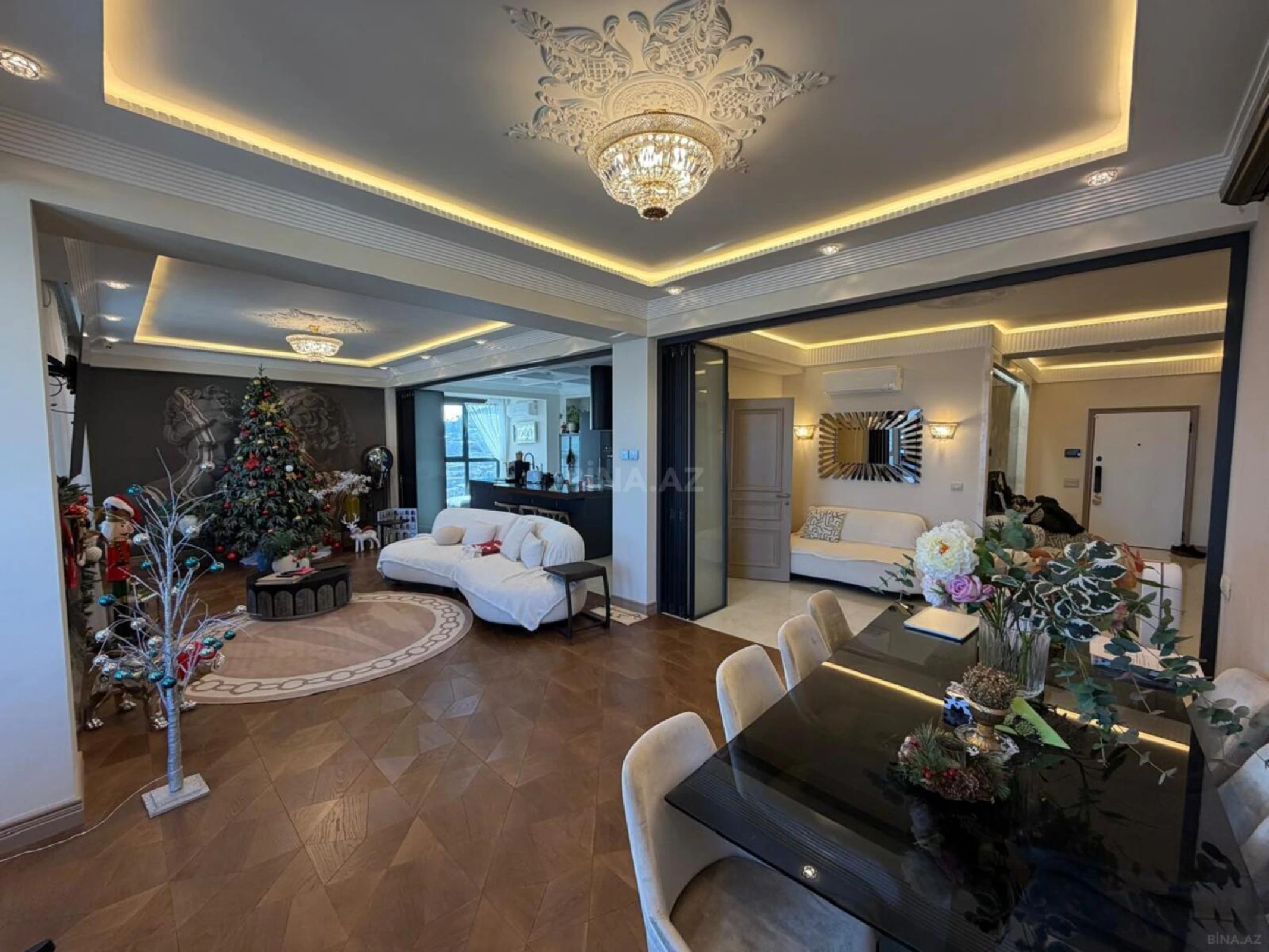 Satılır 5 otaqlı mənzil 321 m²