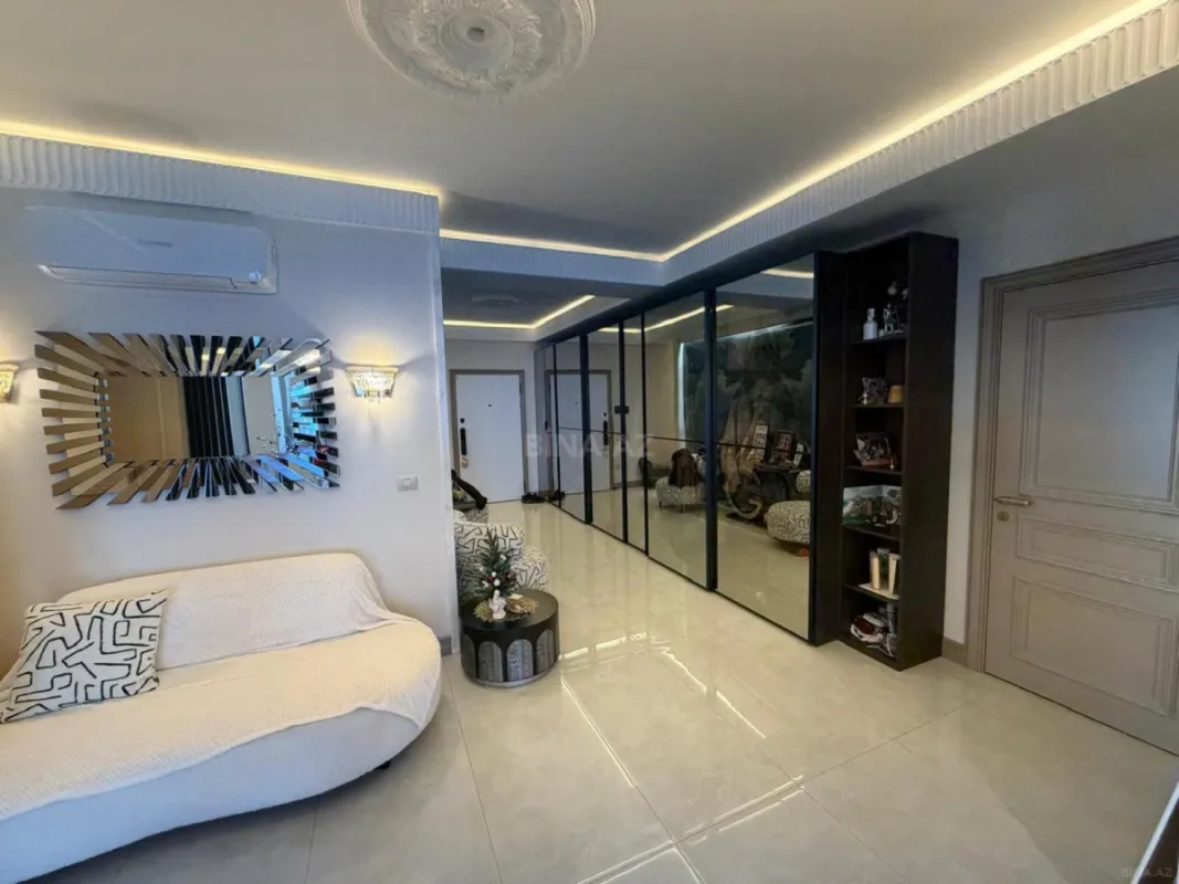 Satılır 5 otaqlı mənzil 321 m²