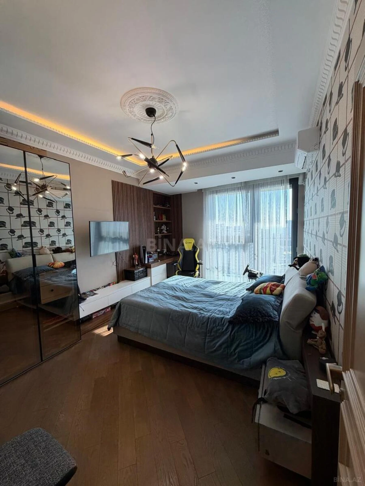 Satılır 5 otaqlı mənzil 321 m²
