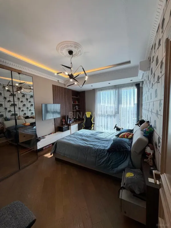 Satılır 5 otaqlı mənzil 321 m²