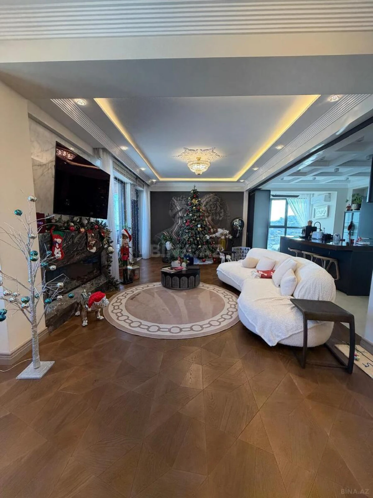 Satılır 5 otaqlı mənzil 321 m²