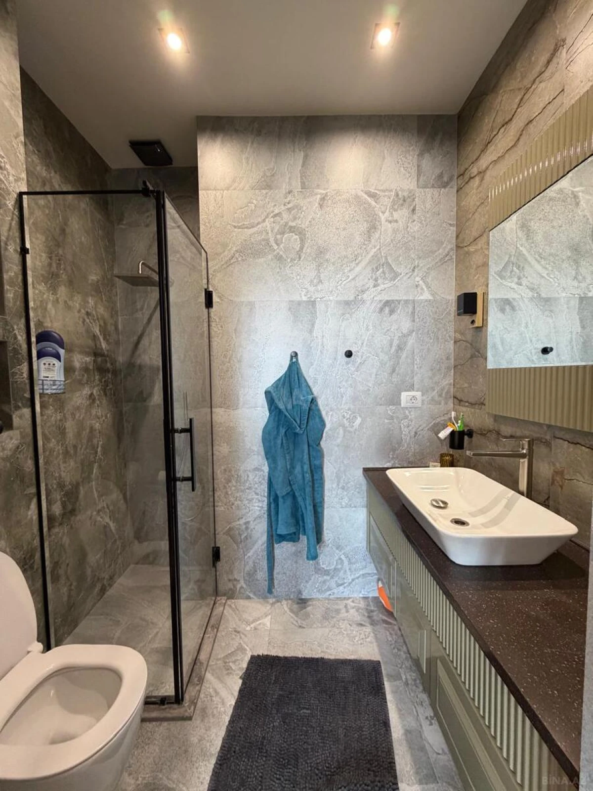 Satılır 5 otaqlı mənzil 321 m²