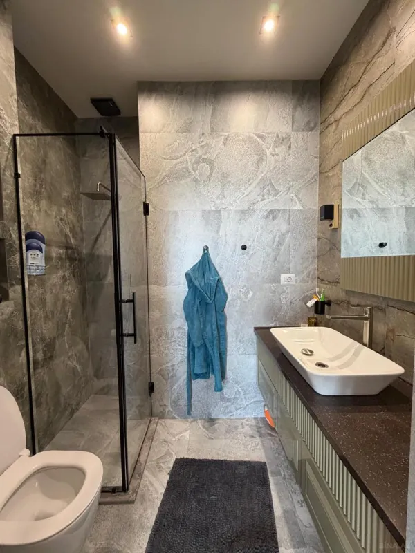 Satılır 5 otaqlı mənzil 321 m²