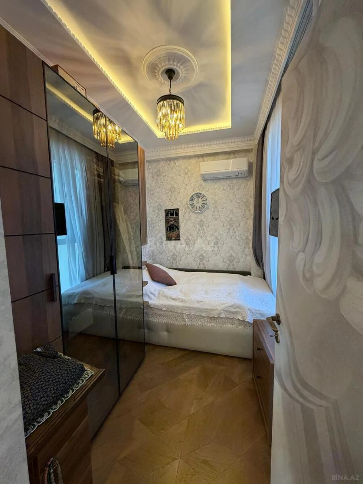 Satılır 5 otaqlı mənzil 321 m²