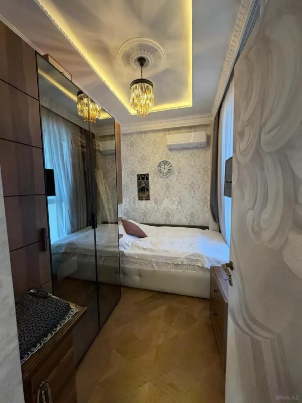 Satılır 5 otaqlı mənzil 321 m²