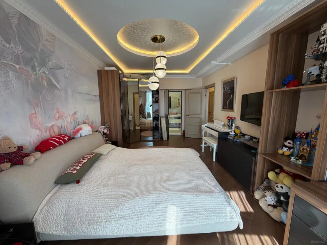Satılır 5 otaqlı mənzil 321 m²
