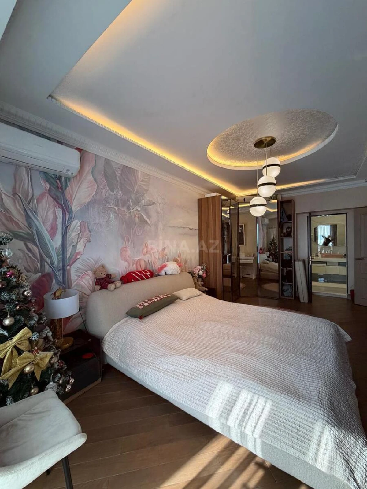 Satılır 5 otaqlı mənzil 321 m²