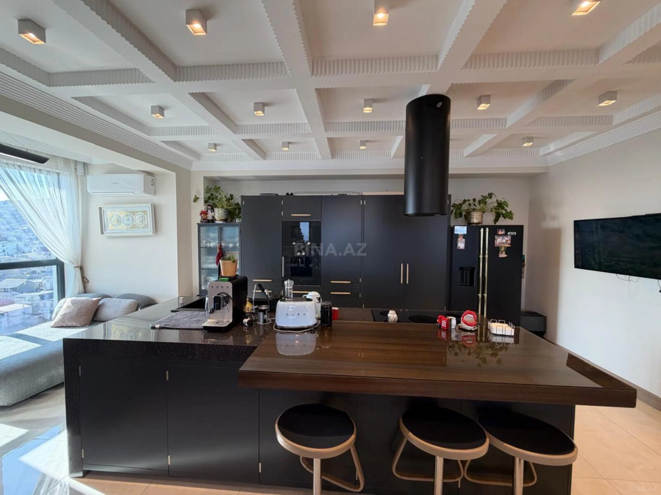 Satılır 5 otaqlı mənzil 321 m²