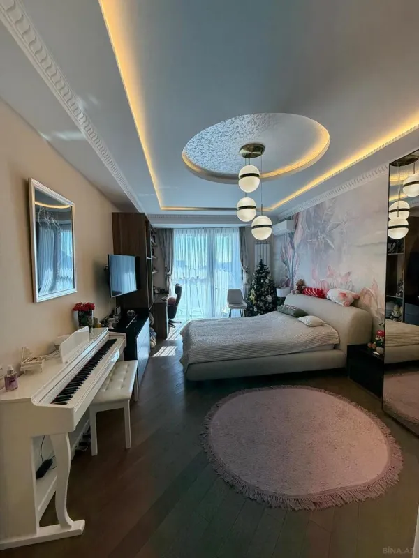 Satılır 5 otaqlı mənzil 321 m²