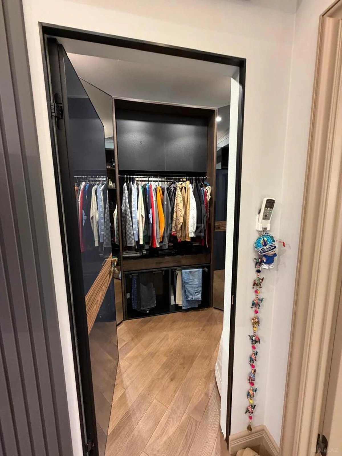 Satılır 5 otaqlı mənzil 321 m²