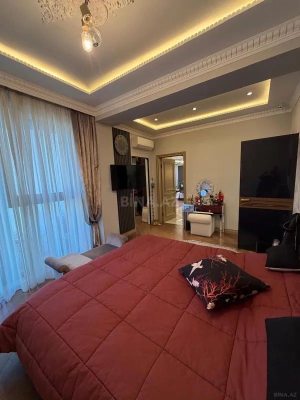 Satılır 5 otaqlı mənzil 321 m²