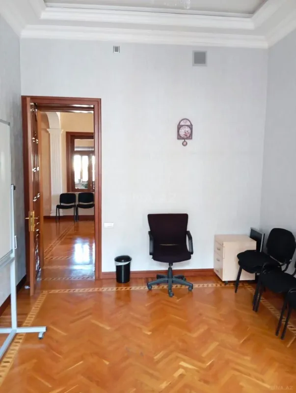 Kirayə verilir 6 otaqlı ofis 270 m²