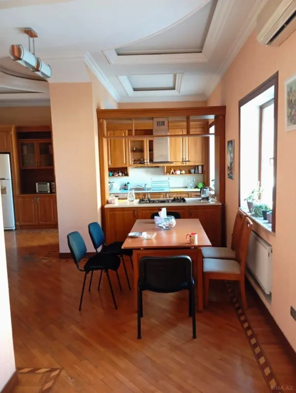 Kirayə verilir 6 otaqlı ofis 270 m²