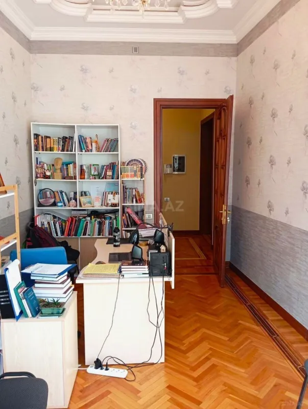 Kirayə verilir 6 otaqlı ofis 270 m²