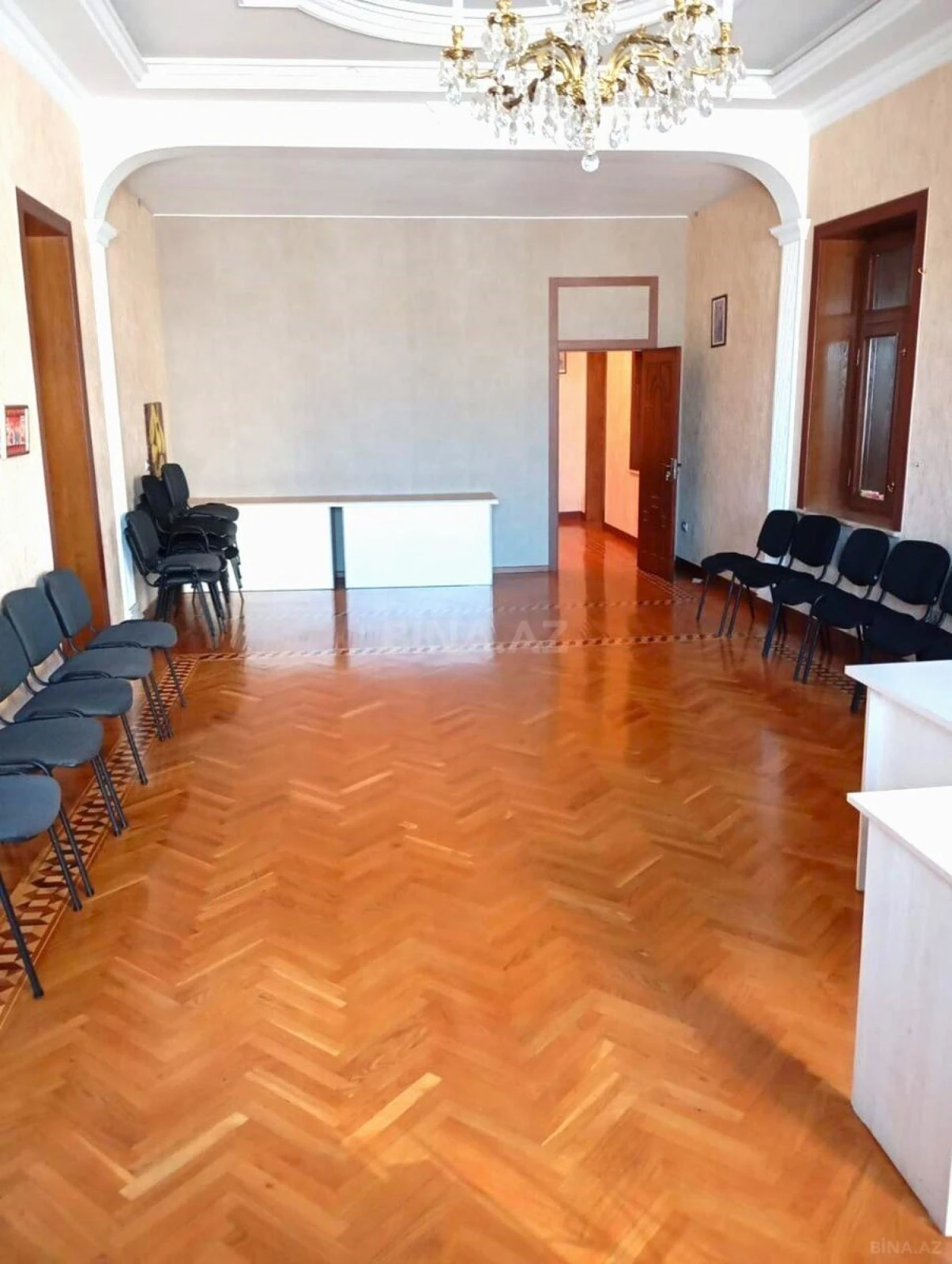 Kirayə verilir 6 otaqlı ofis 270 m²
