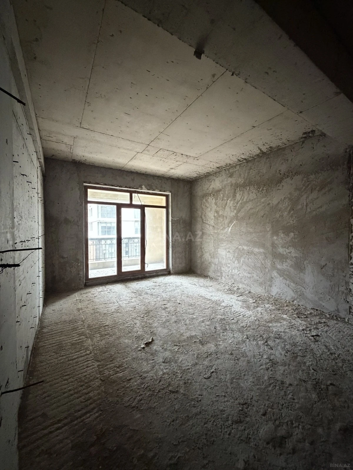 Satılır 5 otaqlı mənzil 326 m²