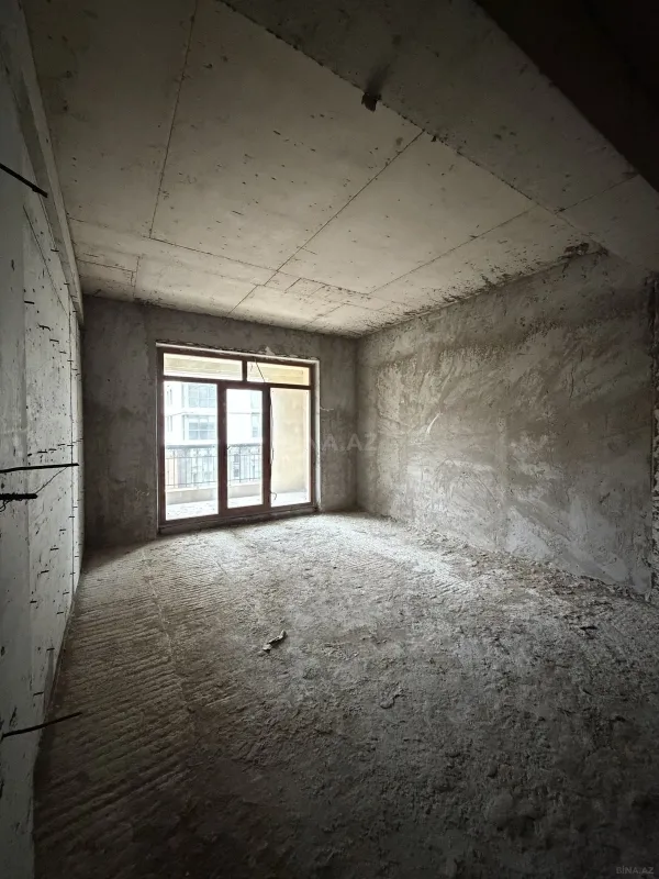 Satılır 5 otaqlı mənzil 326 m²