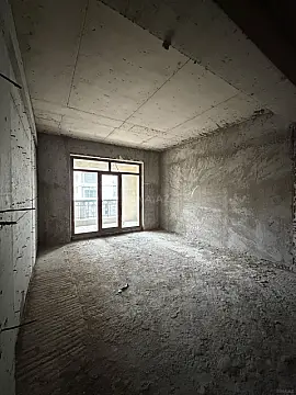 Satılır 5 otaqlı mənzil 326 m²