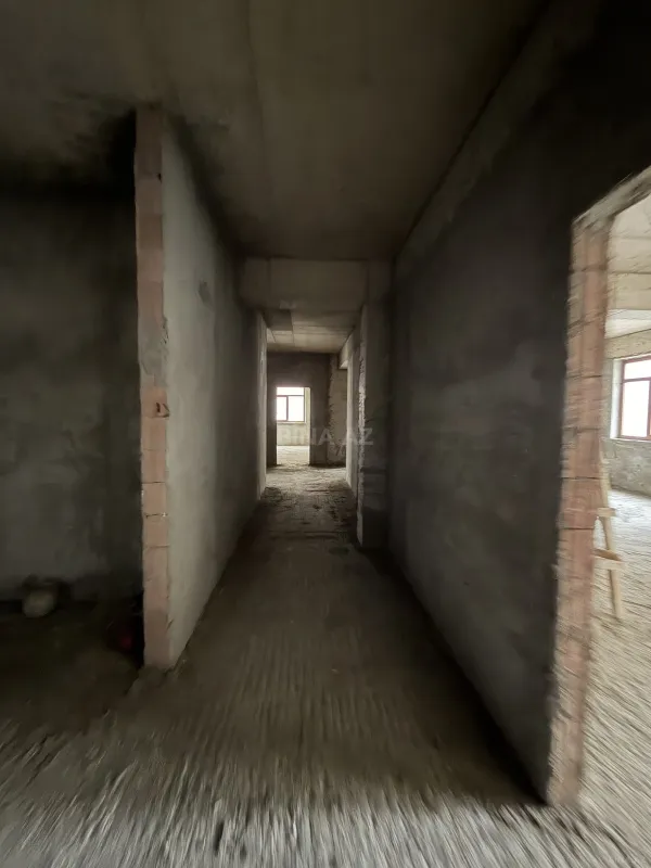 Satılır 5 otaqlı mənzil 326 m²