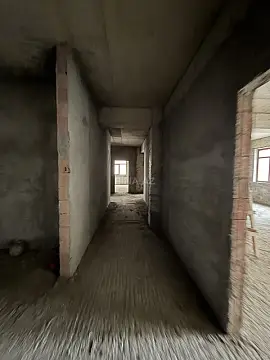 Satılır 5 otaqlı mənzil 326 m²