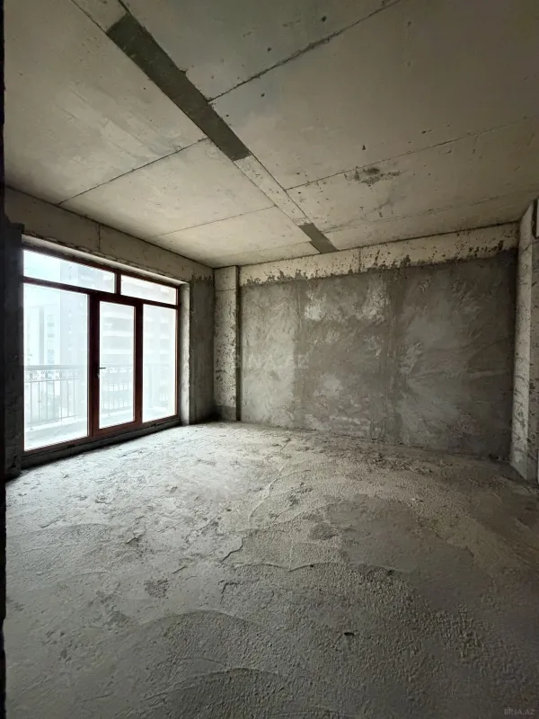 Satılır 5 otaqlı mənzil 326 m²