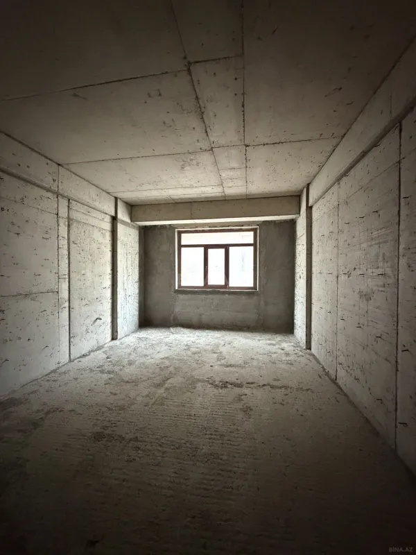 Satılır 5 otaqlı mənzil 326 m²