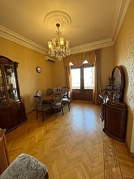 Satılır 7 otaqlı mənzil 130 m²