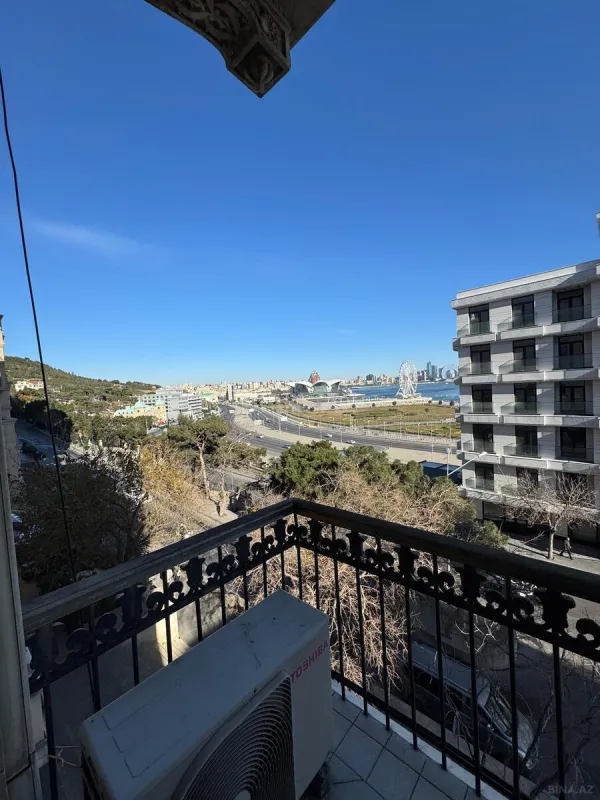 Satılır 7 otaqlı mənzil 130 m²