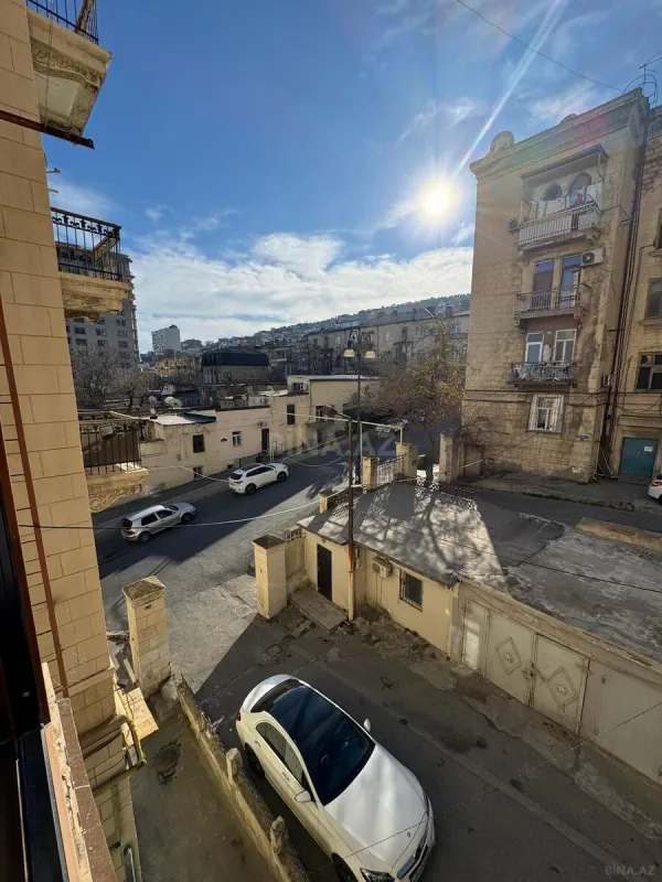 Satılır 7 otaqlı mənzil 130 m²