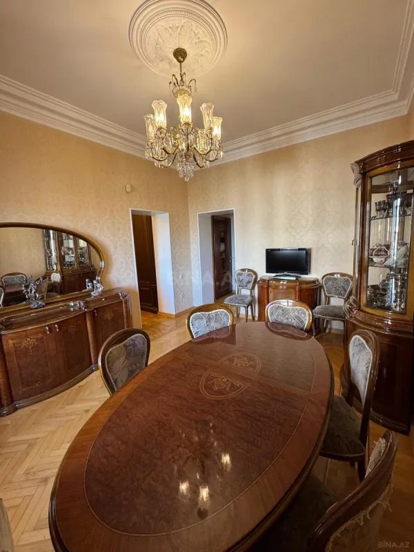 Satılır 7 otaqlı mənzil 130 m²