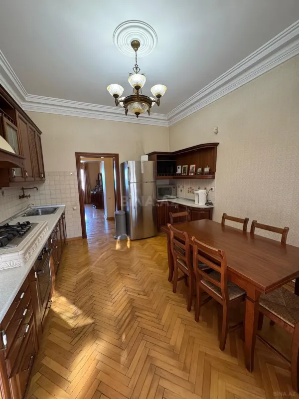 Satılır 7 otaqlı mənzil 130 m²