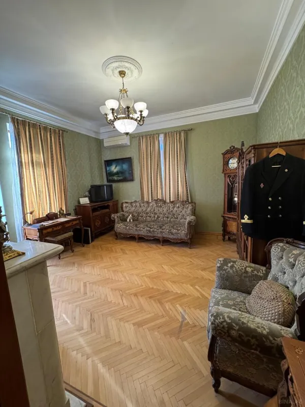 Satılır 7 otaqlı mənzil 130 m²