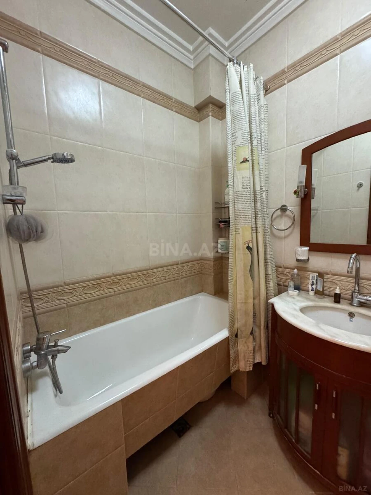 Satılır 7 otaqlı mənzil 130 m²