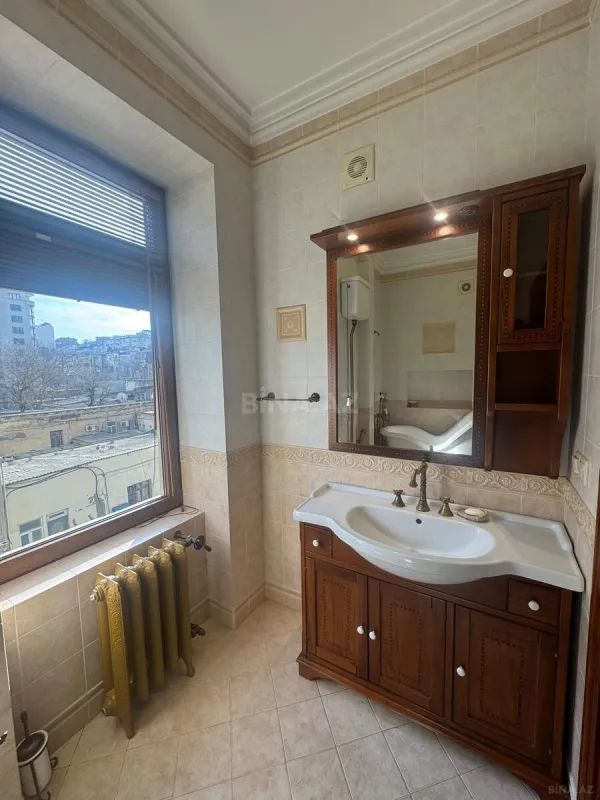 Satılır 7 otaqlı mənzil 130 m²
