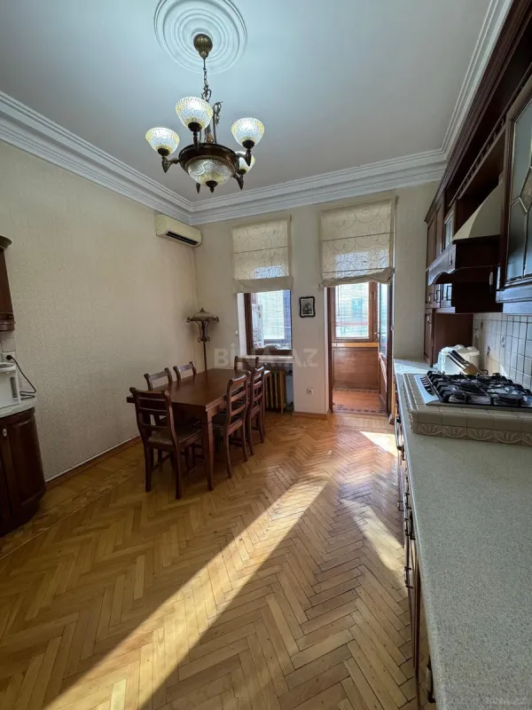 Satılır 7 otaqlı mənzil 130 m²