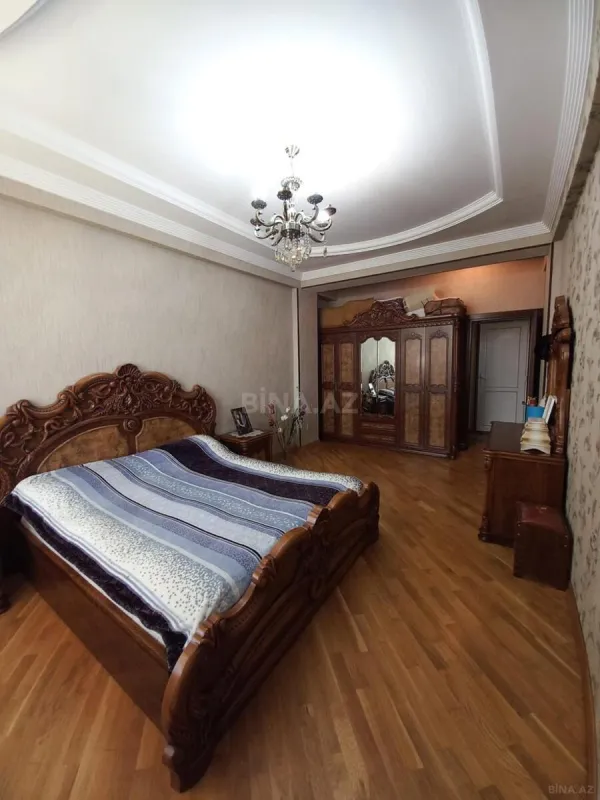 Satılır 5 otaqlı mənzil 145 m²