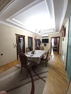 Satılır 5 otaqlı mənzil 145 m²