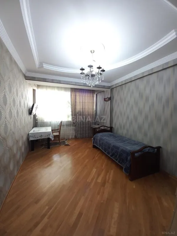 Satılır 5 otaqlı mənzil 145 m²