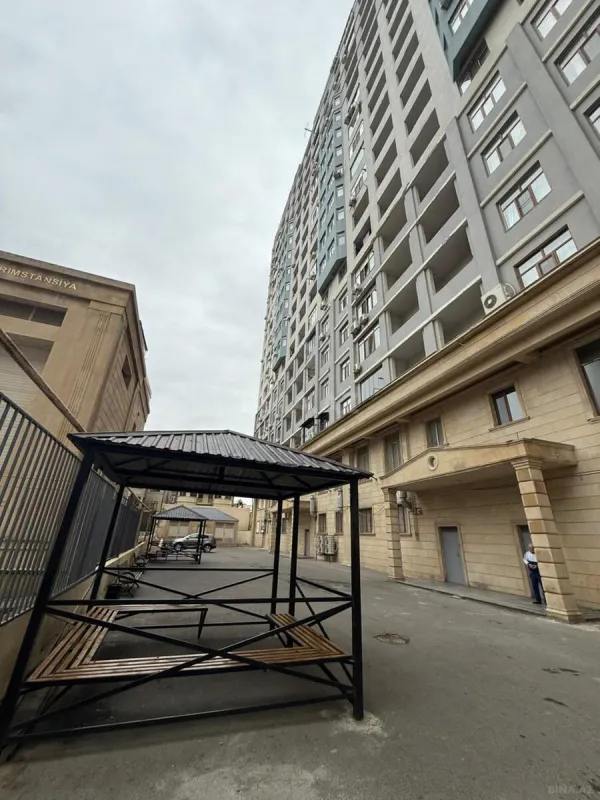 Satılır 3 otaqlı mənzil 136 m²