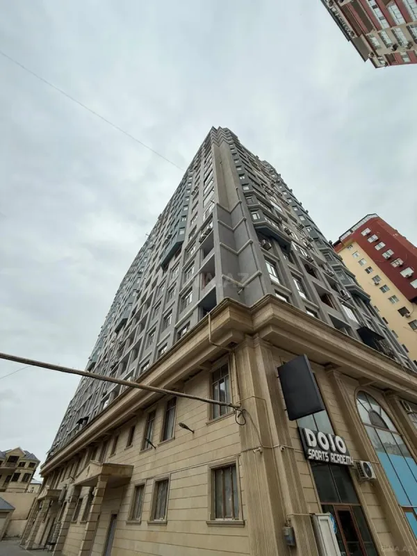 Satılır 3 otaqlı mənzil 136 m²