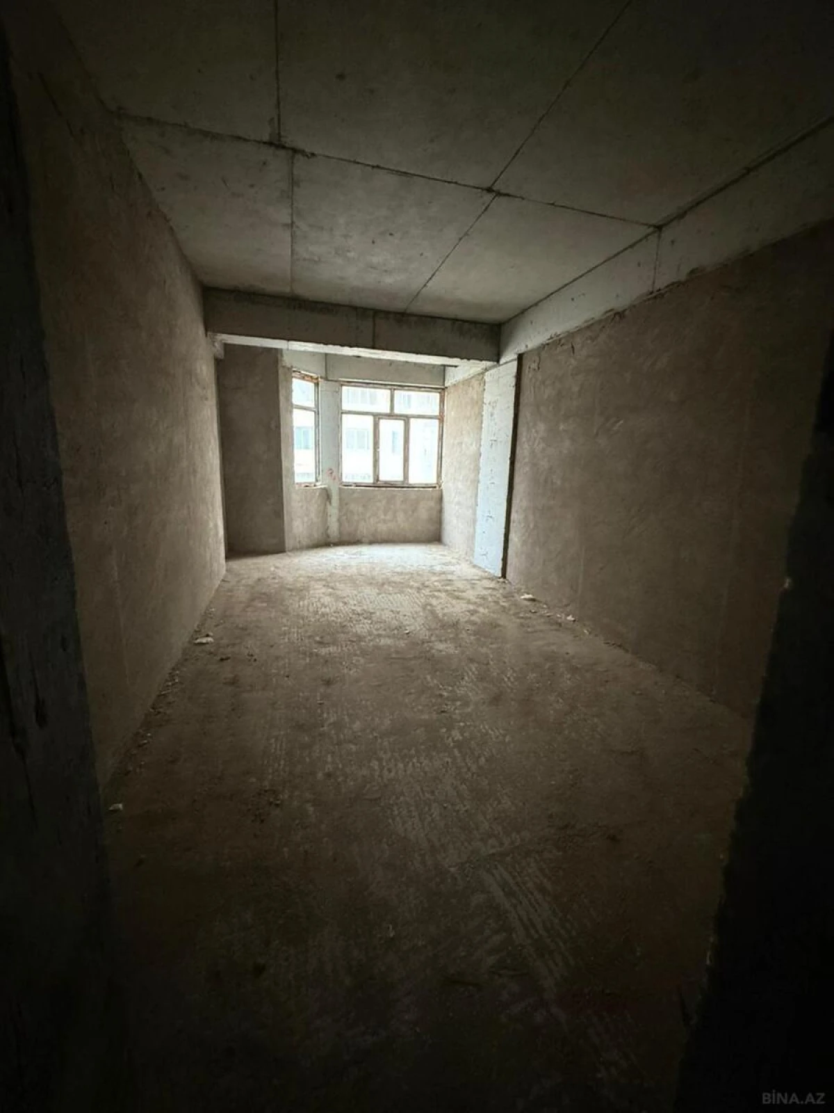 Satılır 3 otaqlı mənzil 136 m²