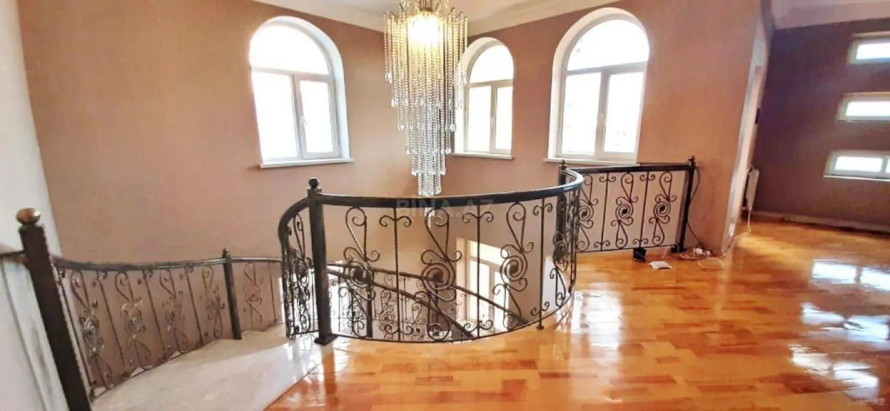 Satılır 6 otaqlı həyət evi 510 m²
